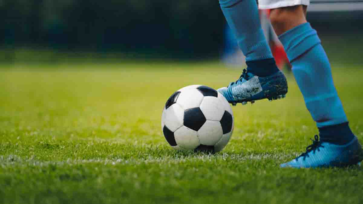 Soccer Scholarships kwa ophunzira apadziko lonse lapansi