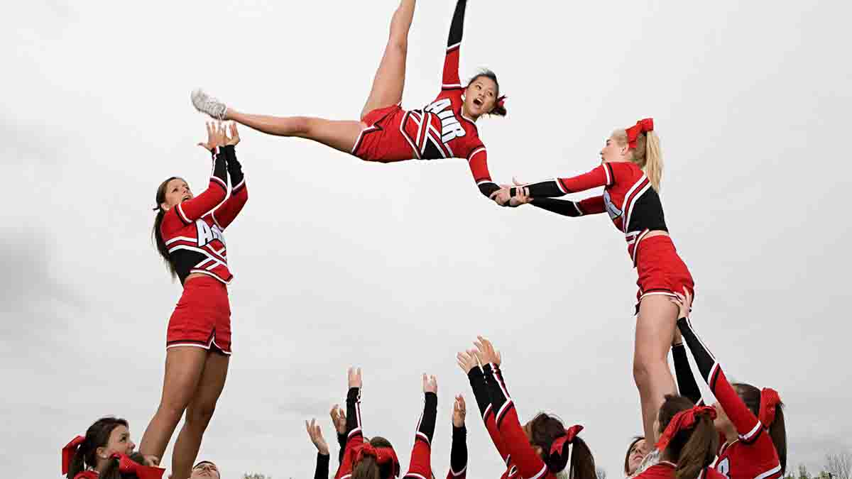 10 Best Cheerleading Colleges in the US (How-to, FAQs) | 2022